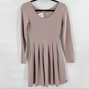 Aritzia Talula Lambeth Dress 🔅 Pink 🔅 Medium